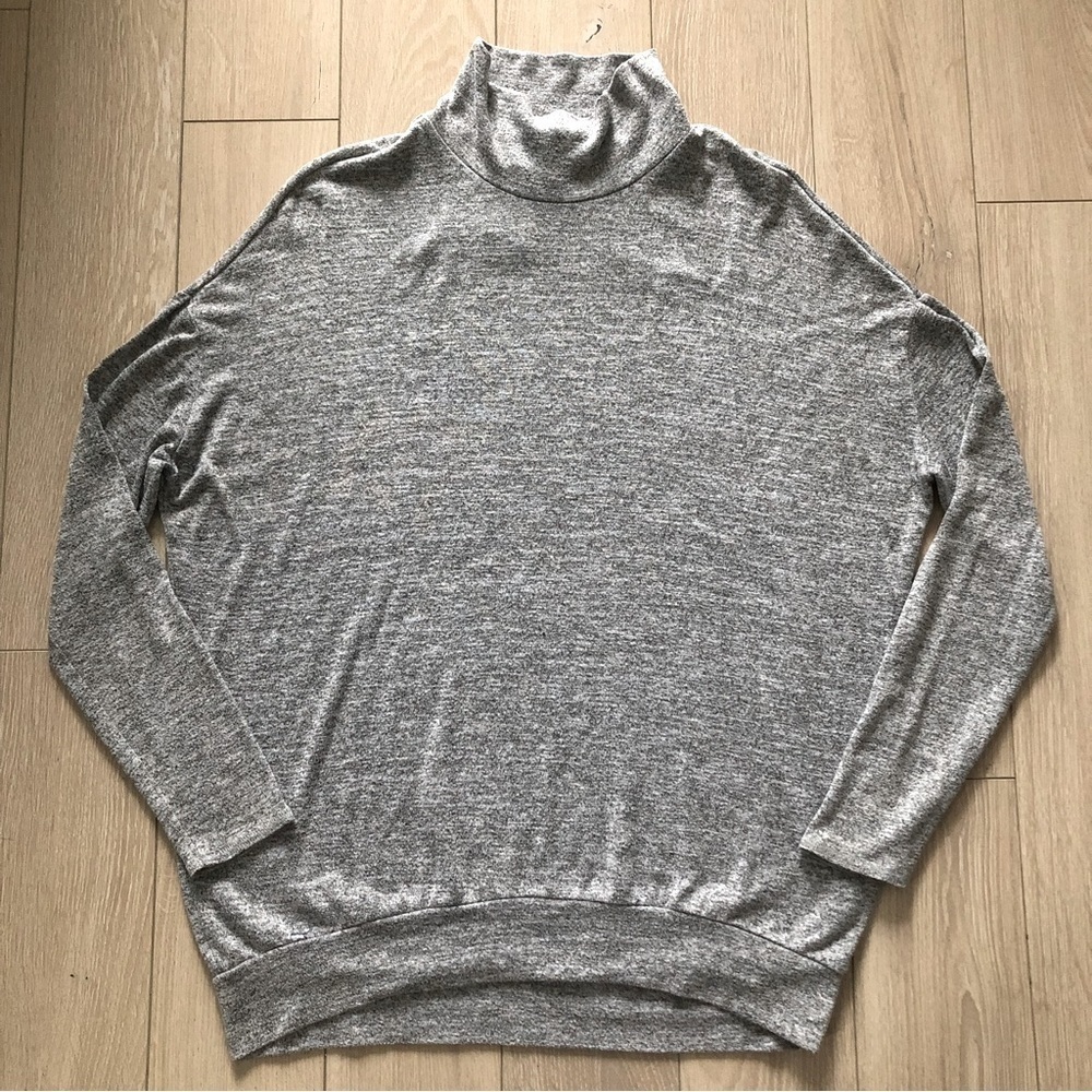 Wilfred Free Slouchy Short Turtleneck Long Sleeve Top in Heather Grey